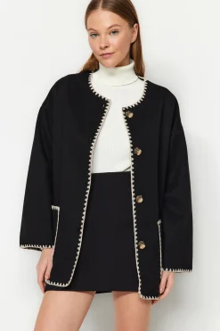 Trendyol Abrigo con detalles bordados^Mujer Abrigos