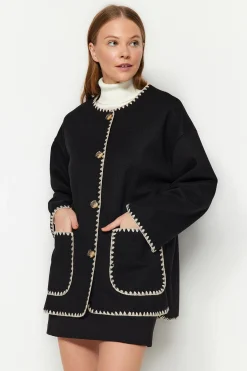 Trendyol Abrigo con detalles bordados^Mujer Abrigos