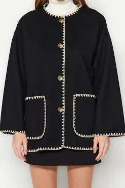 Trendyol Abrigo con detalles bordados^Mujer Abrigos