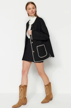 Trendyol Abrigo con detalles bordados^Mujer Abrigos