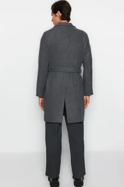 Trendyol Abrigo largo con detalle de cintur&oacute;n^Hombre Abrigos