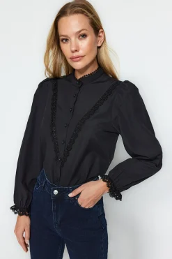 Trendyol Camisa de algod&oacute;n con detalles de encaje^Mujer Camisas Y Blusas