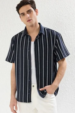Trendyol Camisa oversize de manga corta^Hombre Camisas