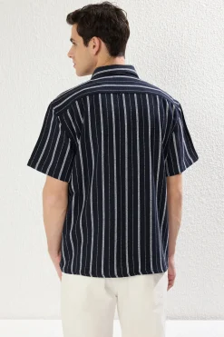 Trendyol Camisa oversize de manga corta^Hombre Camisas