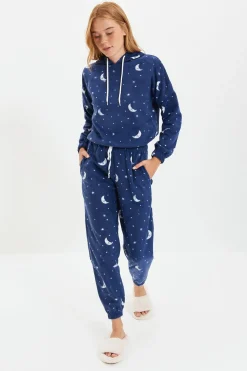 Trendyol Conjunto pijama polar capucha galaxia^Mujer Pijamas