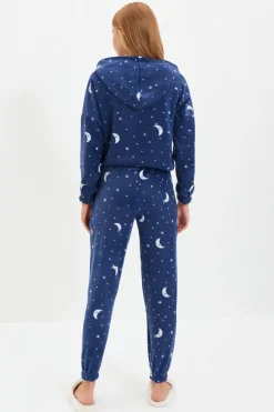 Trendyol Conjunto pijama polar capucha galaxia^Mujer Pijamas