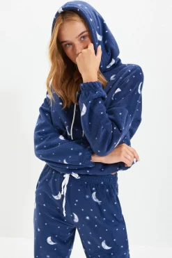 Trendyol Conjunto pijama polar capucha galaxia^Mujer Pijamas