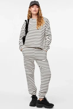 Pieces Cotton sweatshirt with striped print. Closed collar and long sleeves. Soft texture.^Mujer Sudaderas|Total Look