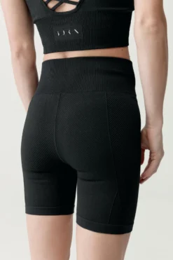 Born Living Yoga Pantal&oacute;n corto deportivo India^Mujer Pantalones|Deporte