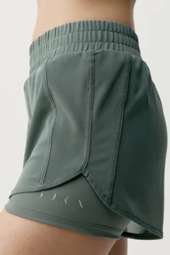 Born Living Yoga Pantal&oacute;n corto deportivo Padma 2.0 verde^Mujer Deporte