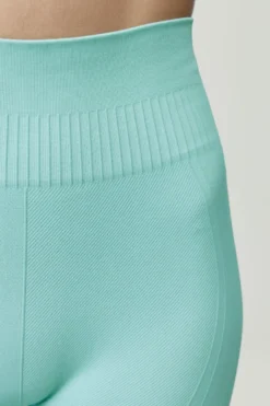 Born Living Yoga Pantalones cortos deportivos Eris claro^Mujer Deporte