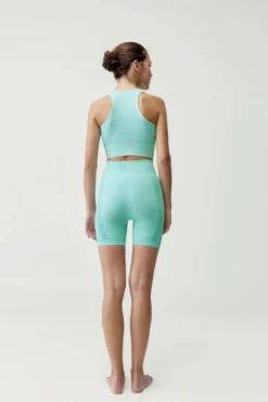 Born Living Yoga Pantalones cortos deportivos Eris claro^Mujer Deporte