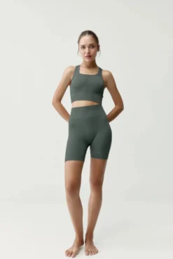 Born Living Yoga Pantalones cortos deportivos Eris verde^Mujer Deporte
