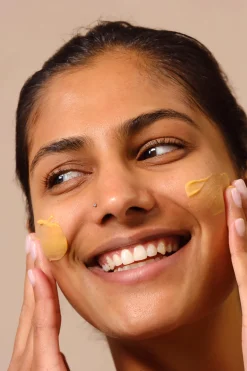 The Body Shop Vitamin C Glow Revealing Microdermabrasion 100ml^Mujer Cosmética